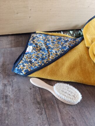 Cape de bain moutarde et fleuri