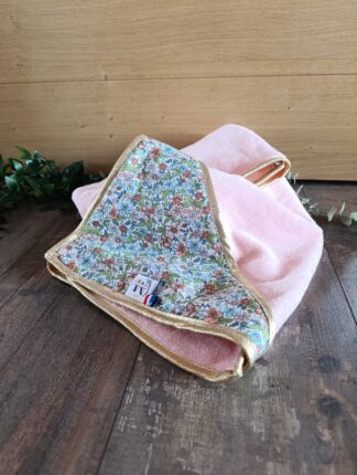 Cape de bain rose et fleuri